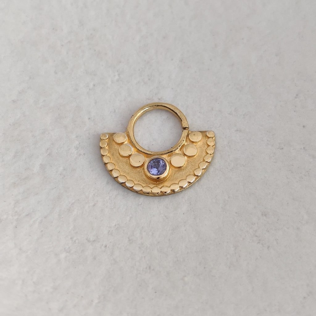 Large fan septum in gold with tanzanite gemstone