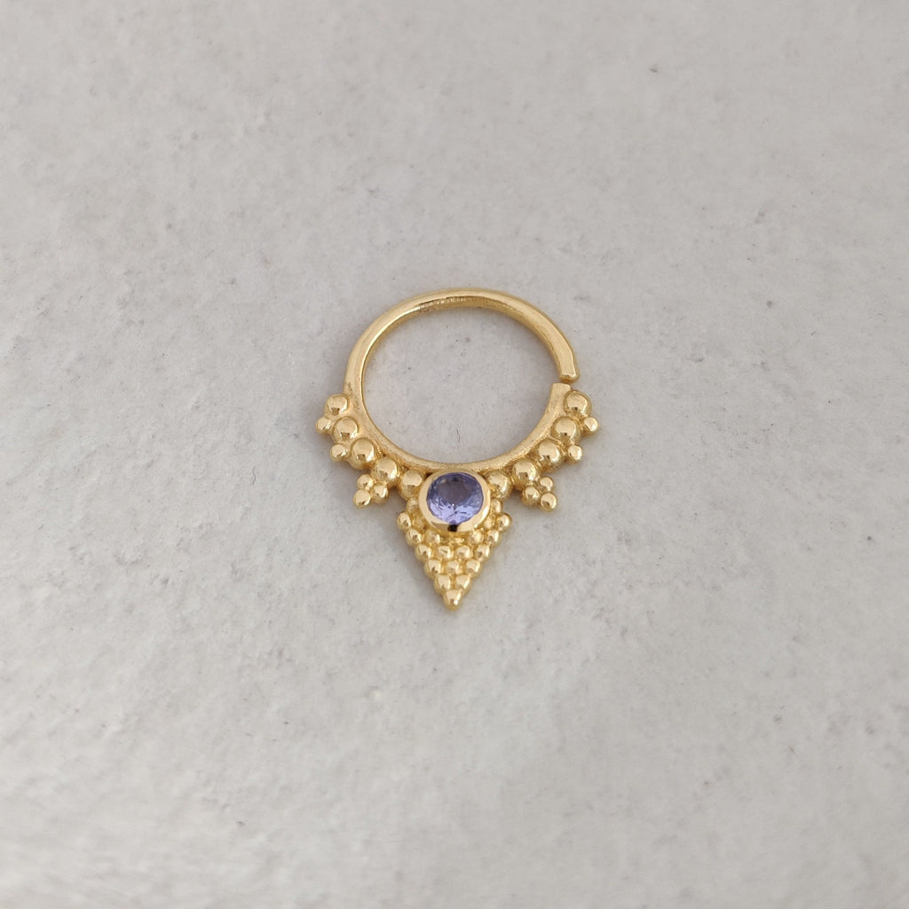 Gold septum with tanzanite gemstone, with 10 mm inner diameter.