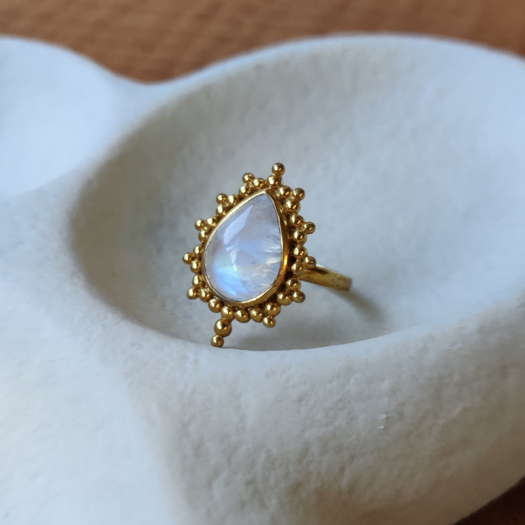 drop-shaped moonstone ring, brass