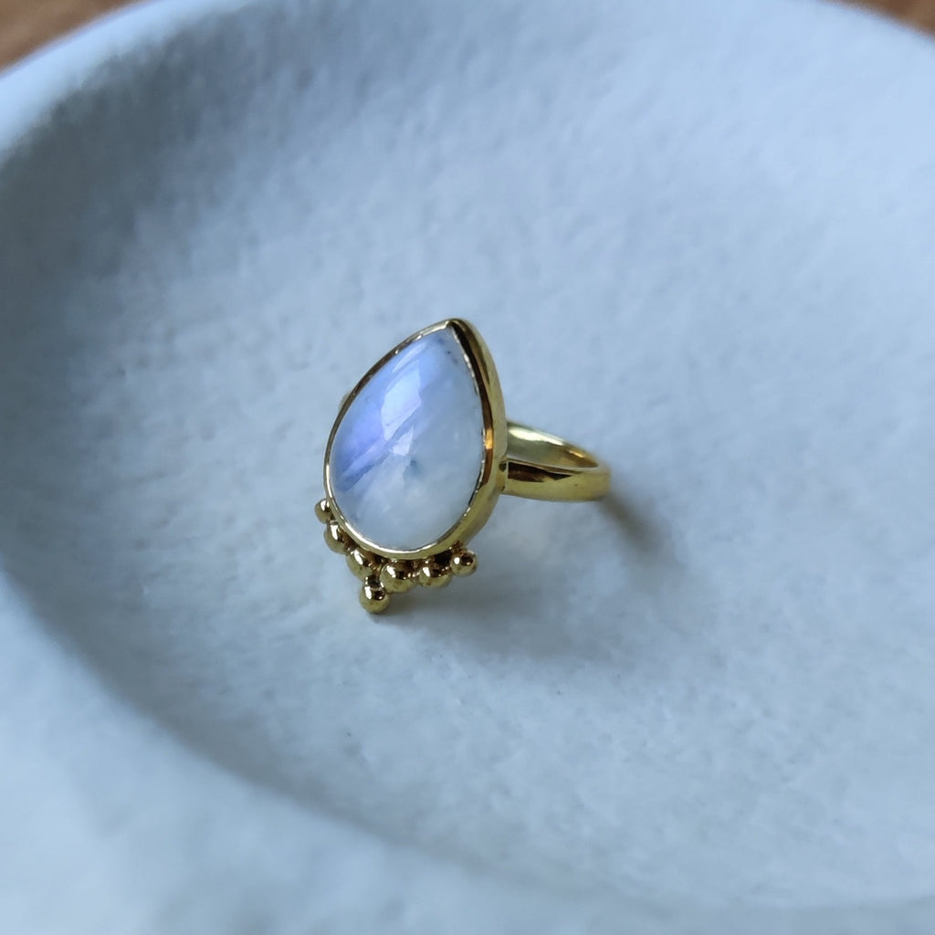 drop-shaped moonstone ring, brass