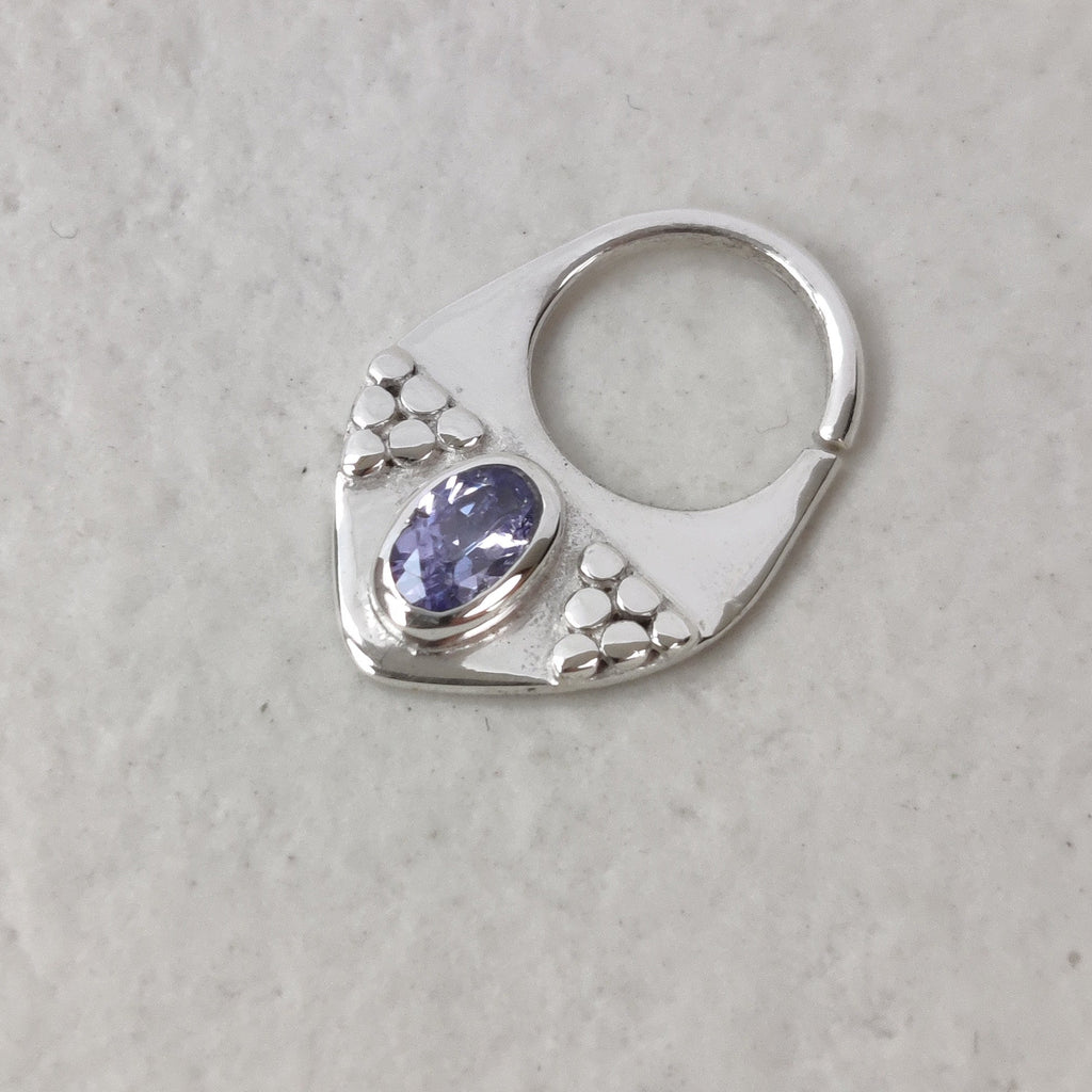 Silver septum with tanzanite gemstone